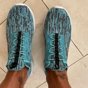 Woman's memory foam sneaker
